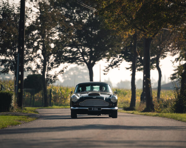 Aston Martin DB4